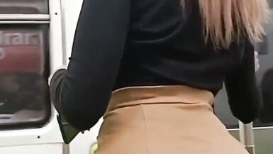 I WAS TRAVELING AROUND THE CITY AND MY BOYFRIEND STARTED RECORDING ME BECAUSE HE ALWAYS TELLS ME THAT I LOOK VERY SENSUAL BECAUSE I AM VERY FEMININE - 3 image