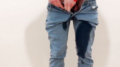 Tiny crossdresser pee in his jeans - 4 image