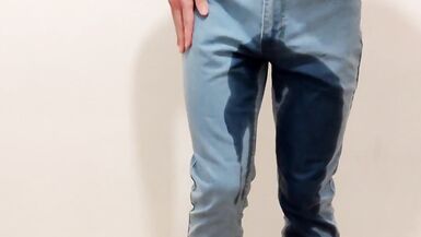Tiny crossdresser pee in his jeans - 7 image