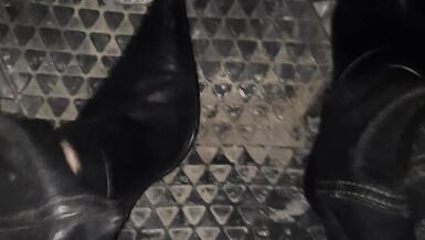 Dirty leather pedal pump - 2 image