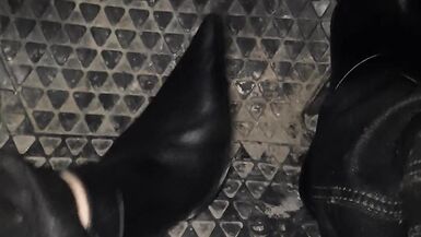 Dirty leather pedal pump - 3 image