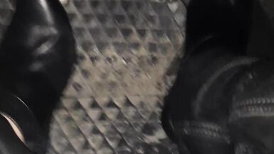 Dirty leather pedal pump - 6 image