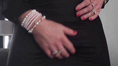 Holly cums and eats her cum - 3 image