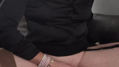 Holly cums and eats her cum - 4 image