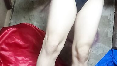 The Queen Rushed to Show Herself to the People so That Daddy Could See. - 1 image