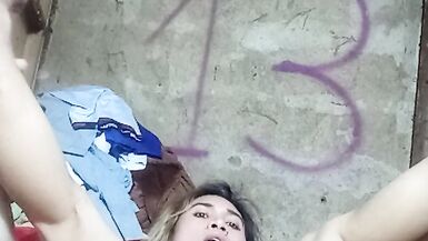 The Queen Rushed to Show Herself to the People so That Daddy Could See. - 8 image