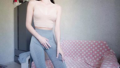 Futa Girl Jerk Off Huge Dick and Cum In Condom! - 1 image