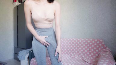 Futa Girl Jerk Off Huge Dick and Cum In Condom! - 2 image