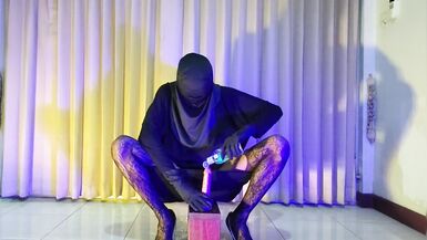 Muslim crossdresser solo - 2 image