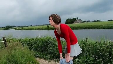 Hiking slutty Annemieke caught playing on her trip - 4 image