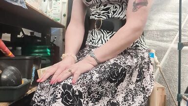 Play with Auntie Fiona's Slit