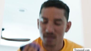 I caught my stepmom getting pounded by TS with my help - 5 image