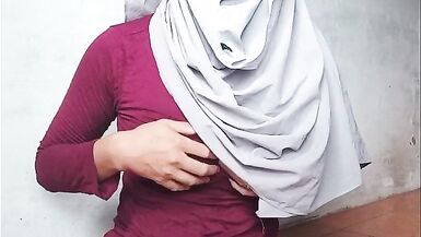 Young Hijab Shemale rides dildo and squirts while getting anal satisfaction - 1 image