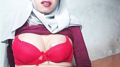 Young Hijab Shemale rides dildo and squirts while getting anal satisfaction - 4 image