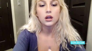 Erin Anderson masturbates with her favorite toy in hot solo action