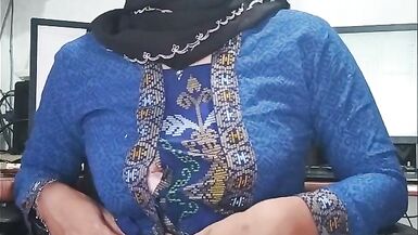 Watch Tgirl masturbate to Orgasmic Bliss in hijab - 4 image