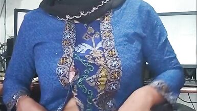 Watch Tgirl masturbate to Orgasmic Bliss in hijab - 5 image