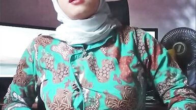 Watch Shemale Masturbate In The Morning While Squirting TS & TS Cock - 3 image