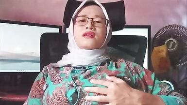 Watch Shemale Masturbate In The Morning While Squirting TS & TS Cock - 4 image