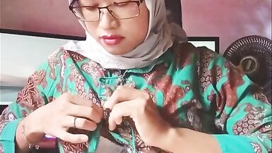 Watch Shemale Masturbate In The Morning While Squirting TS & TS Cock - 5 image