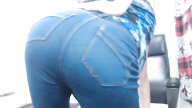 Watch this hot babe in jeans jerk off and cum hard on camera - 3 image