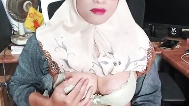 Watch Ladyboy Cums while Masturbating in Hijab with her Big Tits and Tits Squirting - 15 image