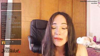 Watch this Latina teen with a hot body pleasure herself on webcam - 3 image