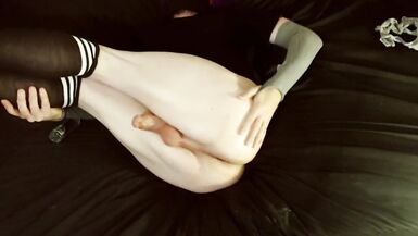 Raven LeTrap Fists her Dark Hole and Cums three Times - 8 image