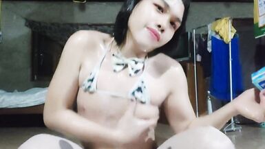 Thicc Thai Femboy Milkbathe on Livecam. - 13 image