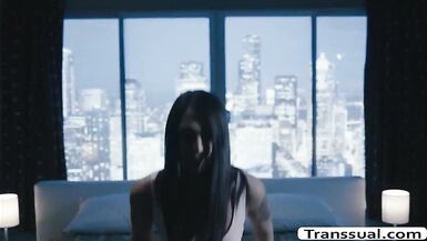 TS Khloe copulates some random chaps bigcock - 1 image