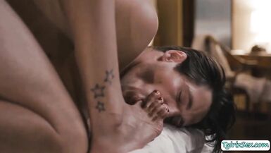 Tbabe masseuse arse bonks her hunk client - 13 image