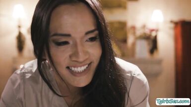 Tbabe masseuse arse bonks her hunk client - 4 image