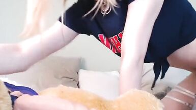 Teenager-Falle mit einem langen Vibrator Deepthroat - 6 image