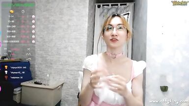 Girl hung Chinese Abby cumming hard on livecam - 15 image