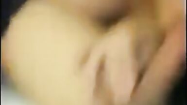 国产比女人还美的TS人妖米兰独自一人在酒店寂寞的撸射，说自己喜欢吃大JB