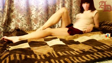 LADY-BOY GIANTESS AMANDA SOLVES a RUBIK'S CUBE AND PLAYS WITH IT WITH HER FEET (FOOT FETISH) - 4 image