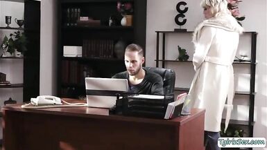 Lustful TS wazoo drilled by doctors knob - 1 image