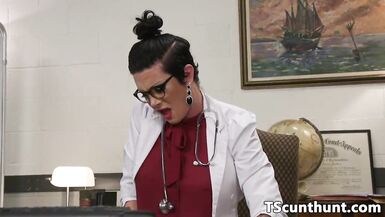 TS doctor pussyfucks chick doggy style after bj - 5 image