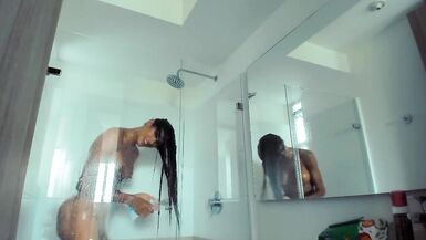 Latin Chick Trap is Great! - 1 image