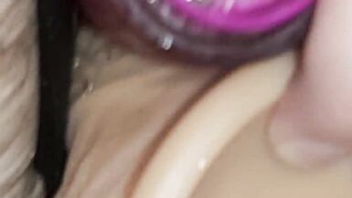 Iniciando una doble penetrada anal