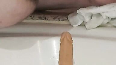 Iniciando una doble penetrada anal - 2 image