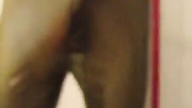 in Latexhose gepinkelt - 3 image