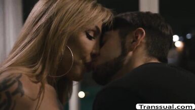 Hawt TS Eva acquires anal by Stepsons bigcock - 8 image