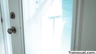 TS Stepdaughter Daisy bonks stepdad - 2 image