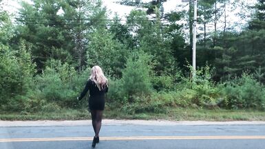 Hawt Female Masker out in Public... - 5 image