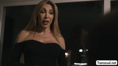 TS Stepmom Eva Paradis copulates stepson - 4 image