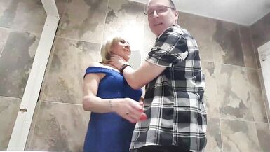 shemale Pauline Engulfing Mikes 10-Pounder in the Club Toilets - 1 image