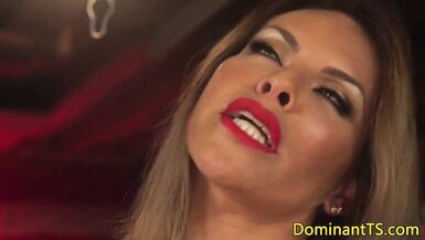 Hunk rims transgender hotties booty in advance of analsex