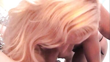 Novinho perde virgindade anal com travesti bem dotada - 7 image