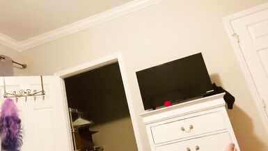 Shemale Shakes it (POV) - 1 image